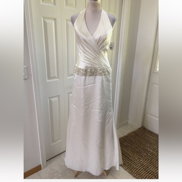 NWT Galina Signature Wedding gown Ivory, halter 8 750$ - Picture 1 of 6